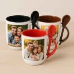 Színes bögre kanállal