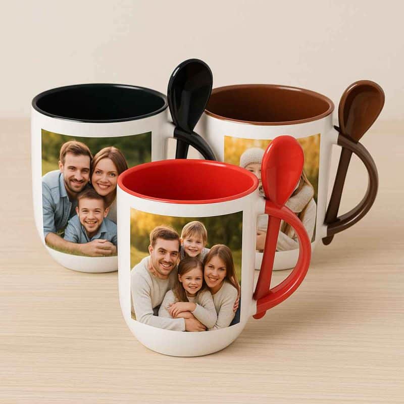 Színes bögre kanállal